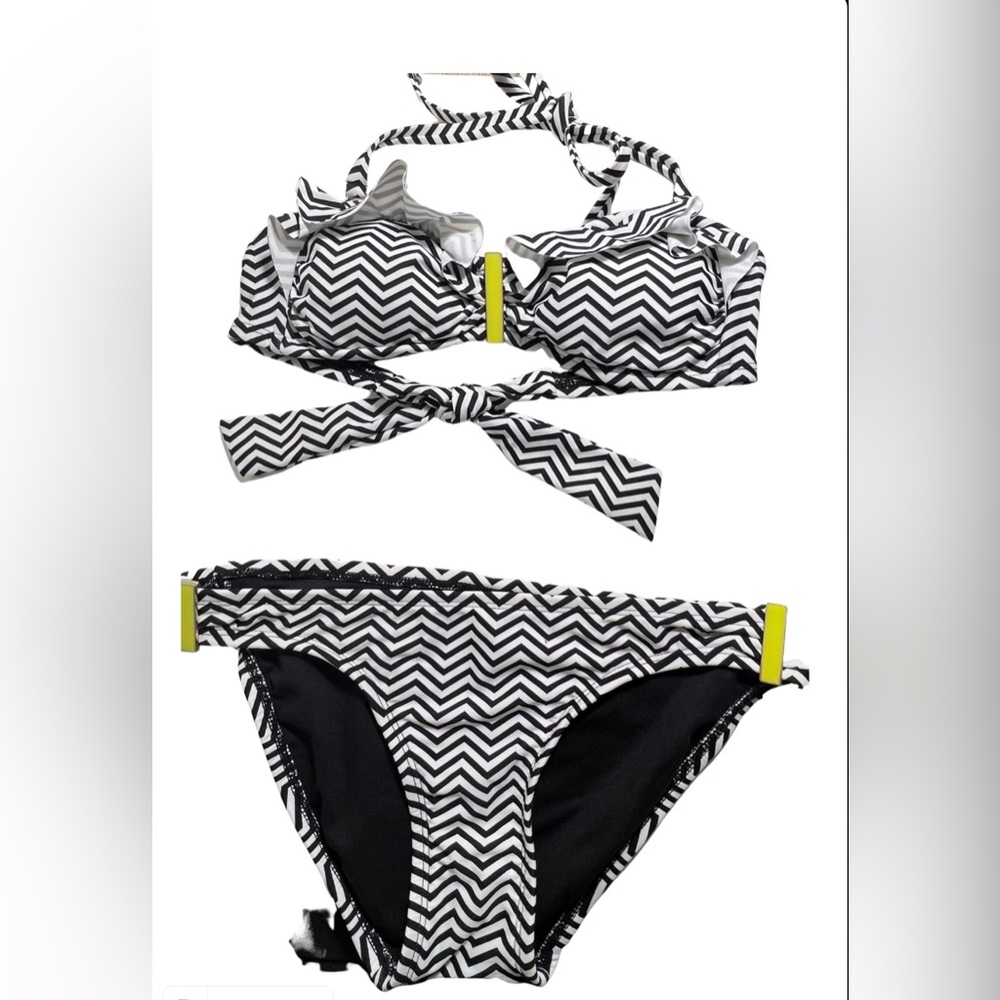 Xhilaration by Target: Bikini set in black and white.